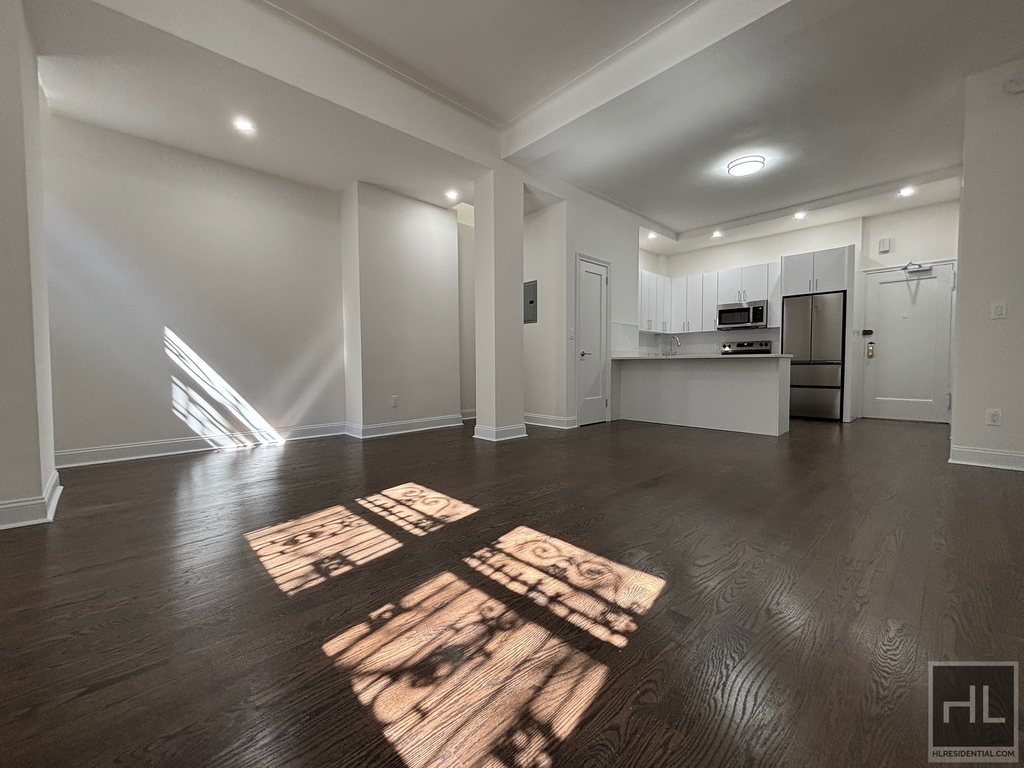 West 68 Street - Photo 0
