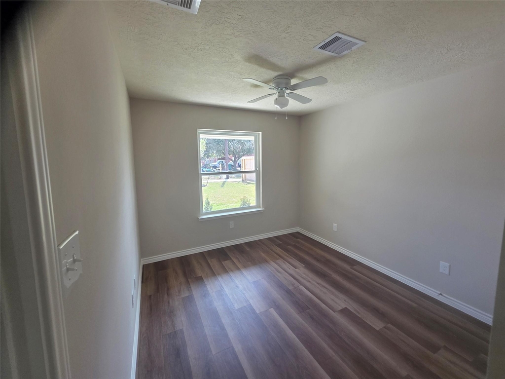 9831 Pelsey Street - Photo 5