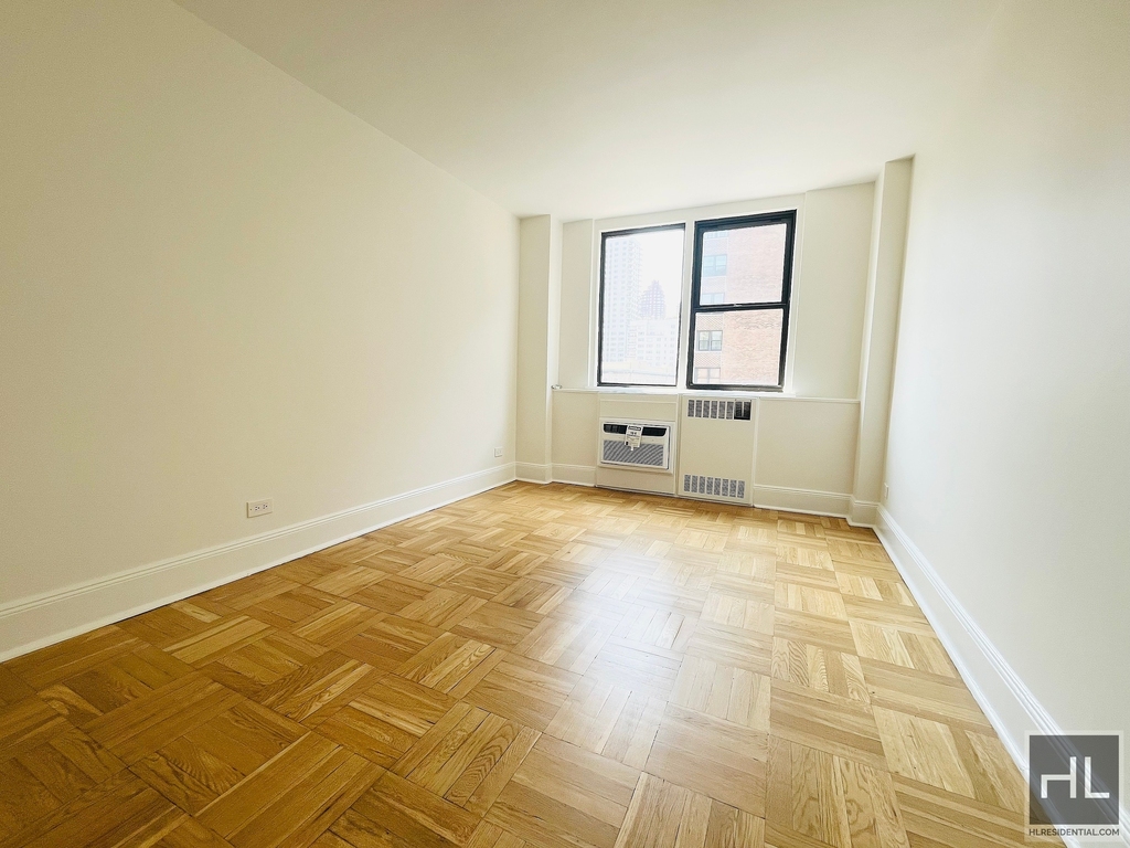 East 79th Street - Photo 3