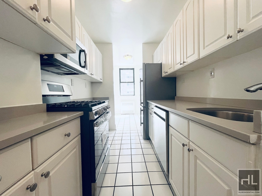 East 79th Street - Photo 2