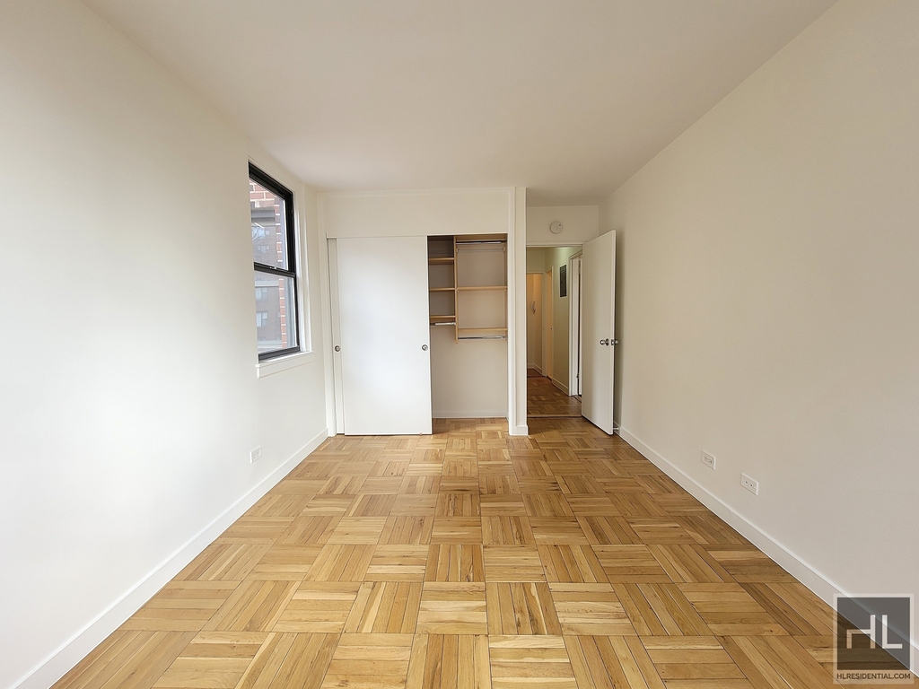 East 79th Street - Photo 3