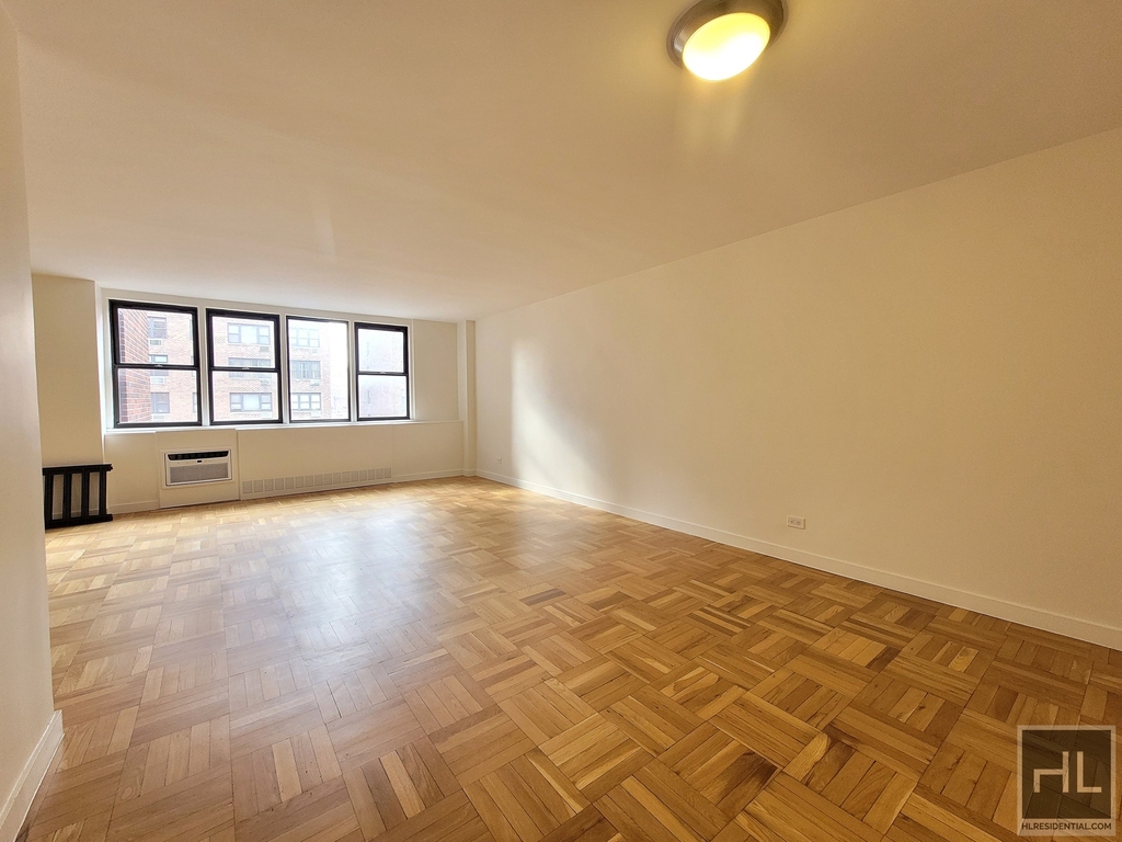 East 79th Street - Photo 0