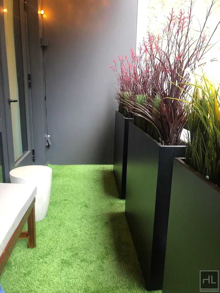 77 Charlton Street - Photo 9