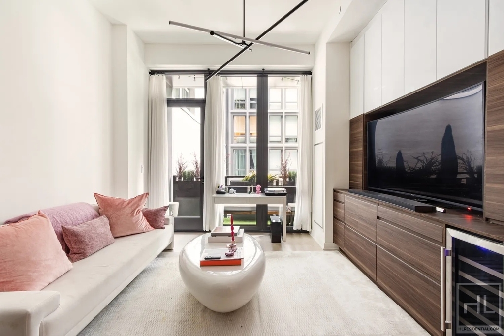 77 Charlton Street - Photo 0