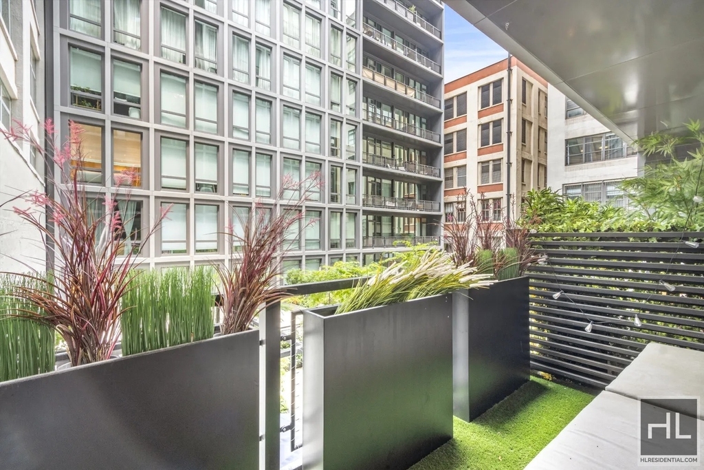 77 Charlton Street - Photo 8