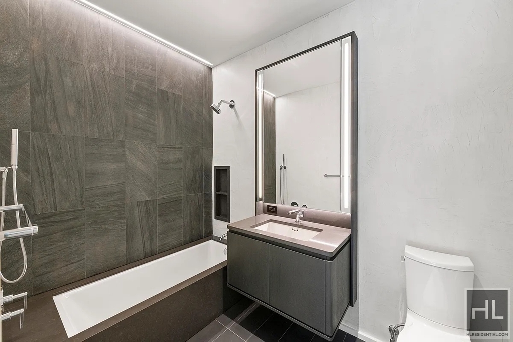 77 Charlton Street - Photo 6