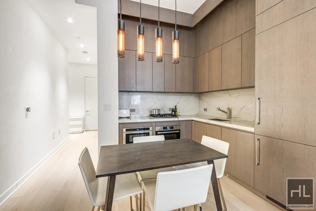 77 Charlton Street - Photo 1
