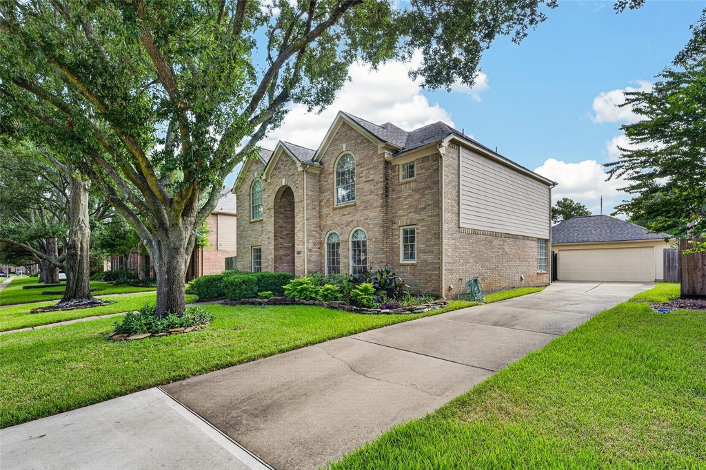 1719 Cantigny Lane - Photo 2