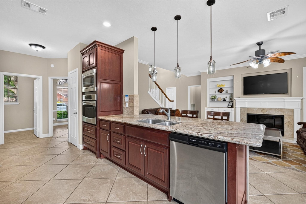 1719 Cantigny Lane - Photo 12