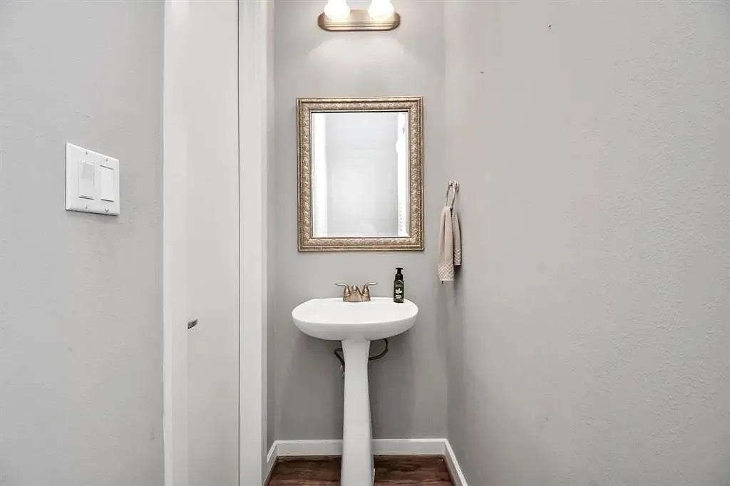 4422 Center Street - Photo 4