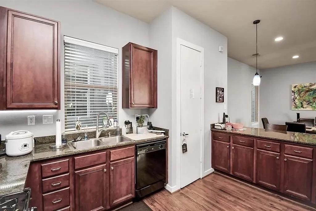 4422 Center Street - Photo 2