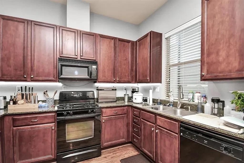 4422 Center Street - Photo 1