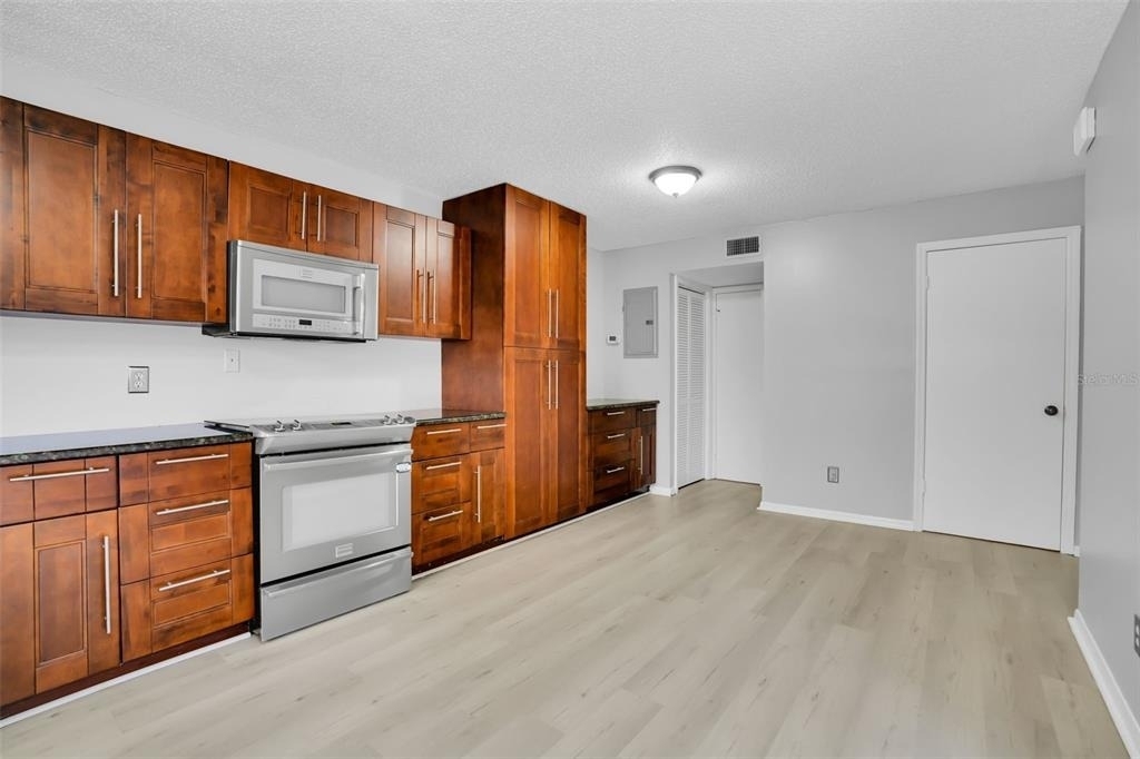 15217 W Pond Woods Drive - Photo 11