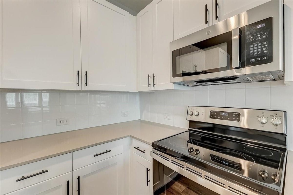 4700 Colosseum Way - Photo 15