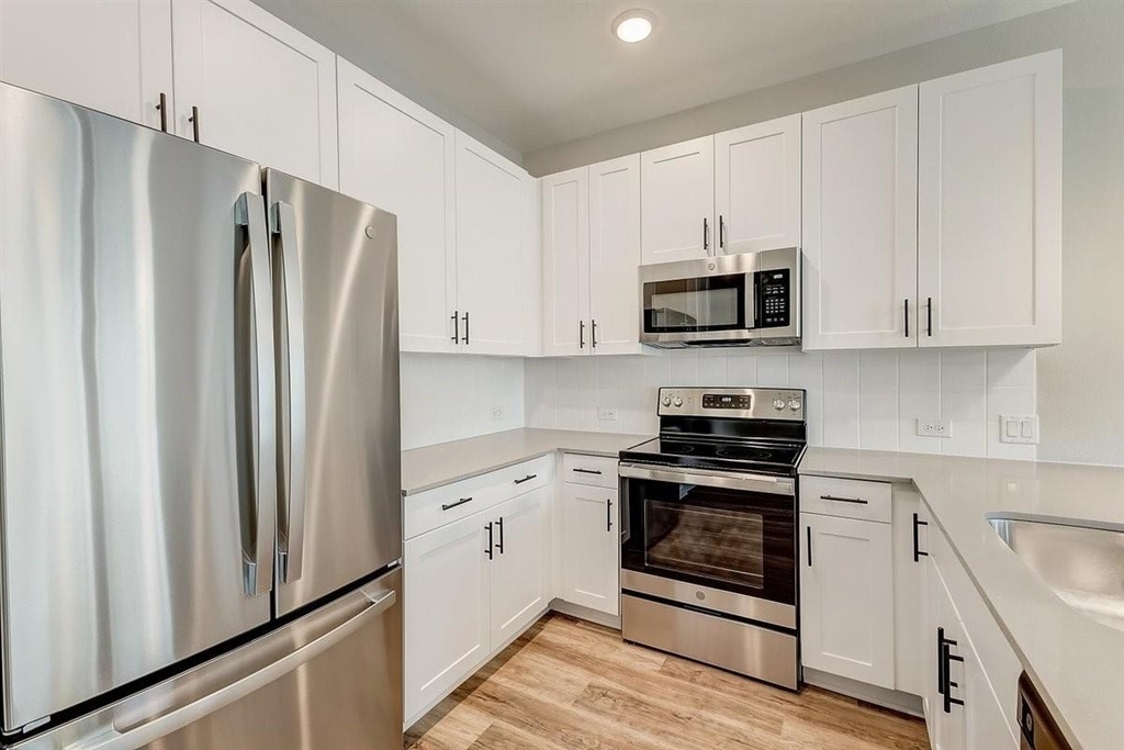 4700 Colosseum Way - Photo 13