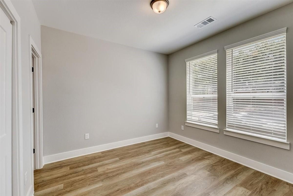 4700 Colosseum Way - Photo 2