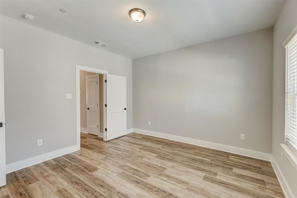 4700 Colosseum Way - Photo 22