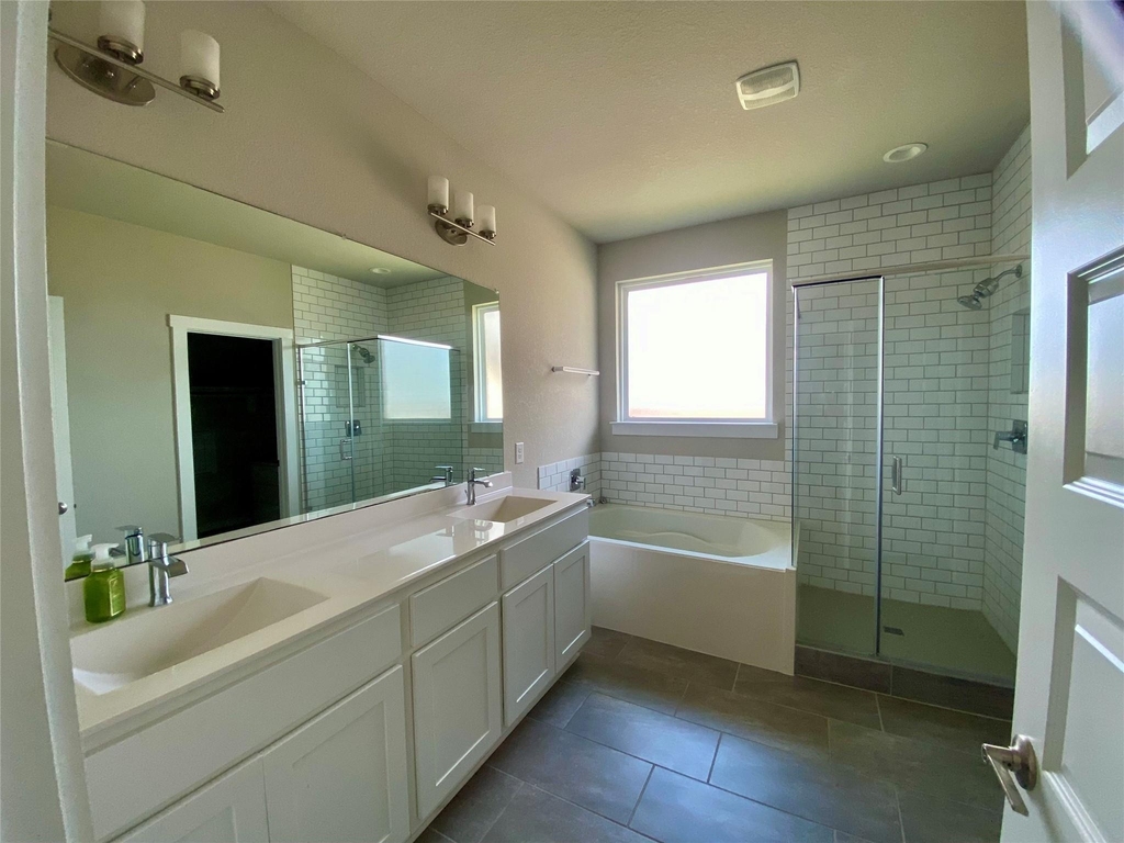 28503 Hannahs Harbor Lane - Photo 4