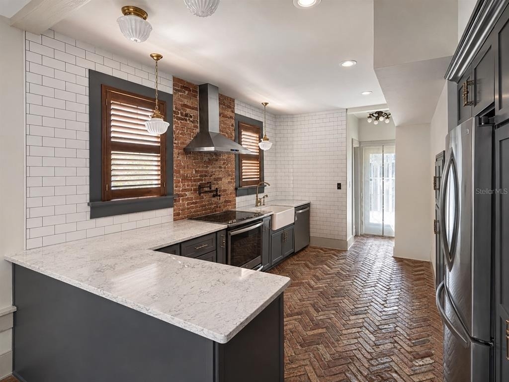 4535 9th Avenue N - Photo 9