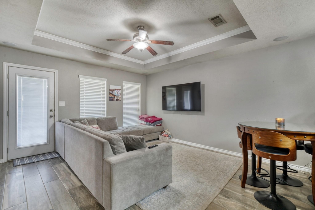 1008 Gardenia Street - Photo 5
