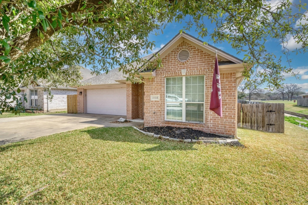 1008 Gardenia Street - Photo 2