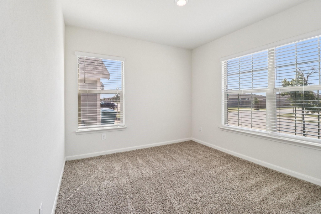 3909 Crown Court - Photo 5