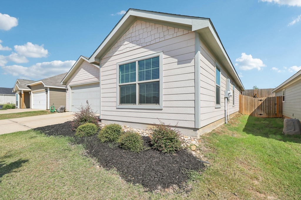 3909 Crown Court - Photo 2