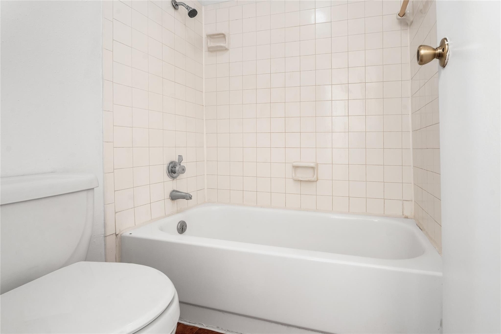 7200 W T C Jester Boulevard - Photo 8