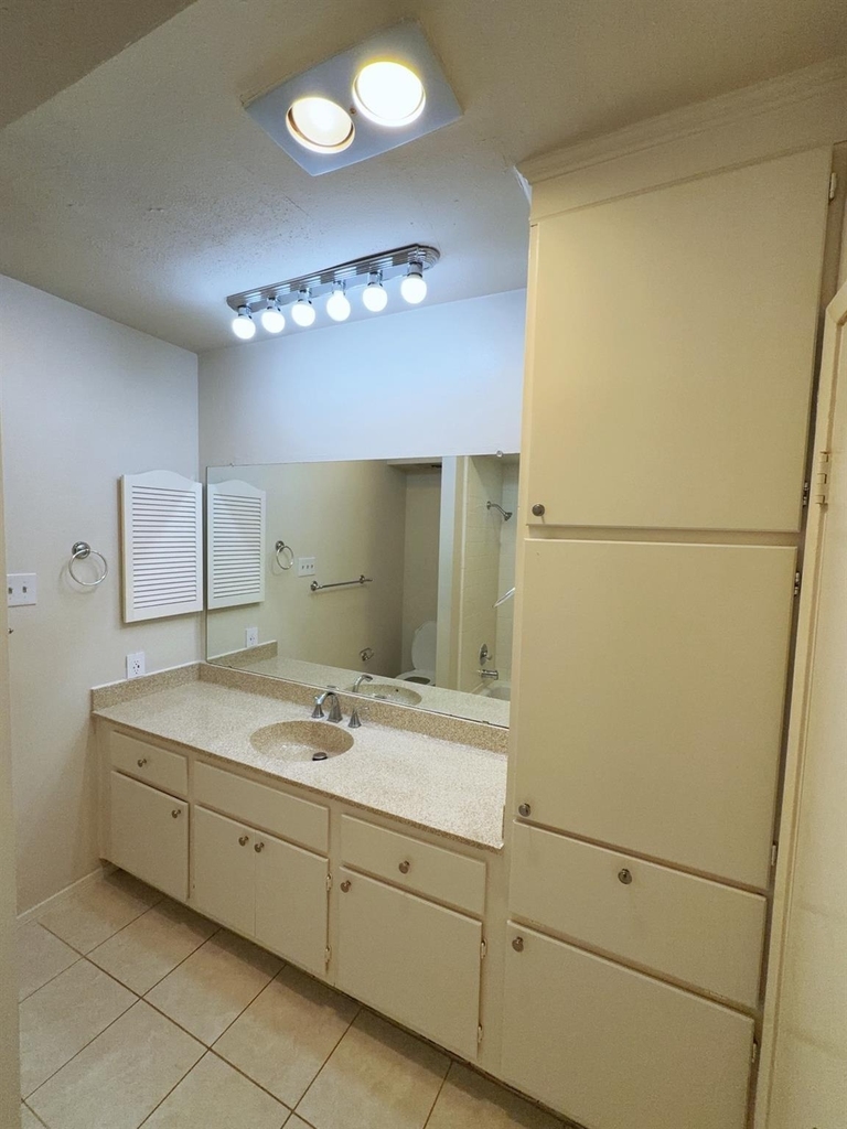 2210 Dorrington Street - Photo 6
