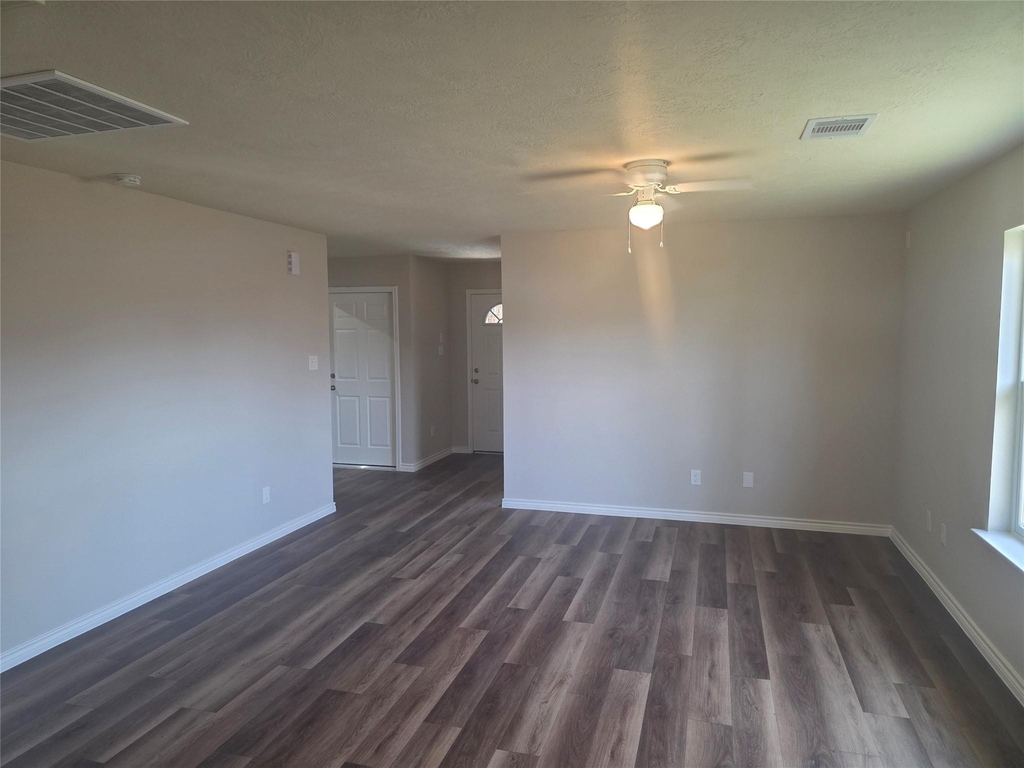 9827 Pelsey Street - Photo 6