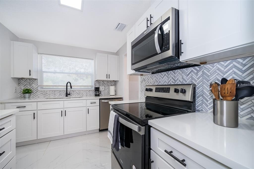 5815 Wolf Road - Photo 11