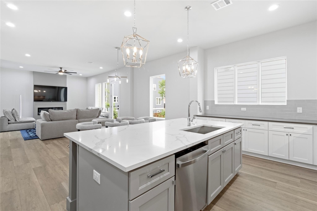 2508 Gray Street - Photo 10