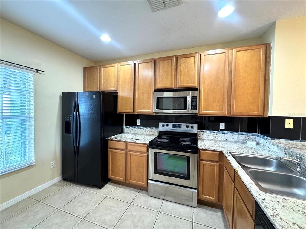 10832 Savannah Wood Drive - Photo 3