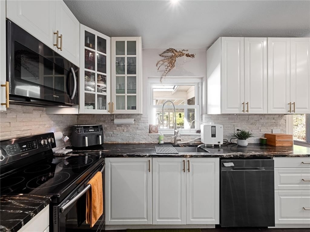 106 E Jinkins Circle - Photo 9