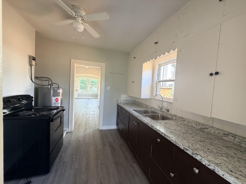 824 Curtin Street - Photo 11
