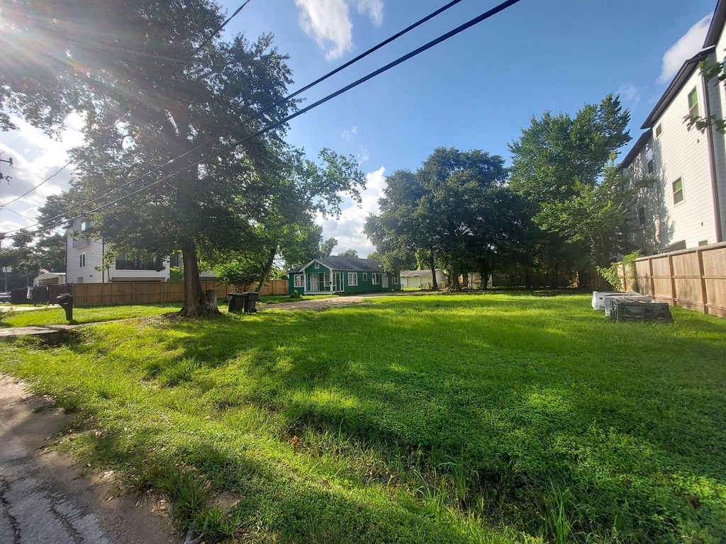 824 Curtin Street - Photo 2