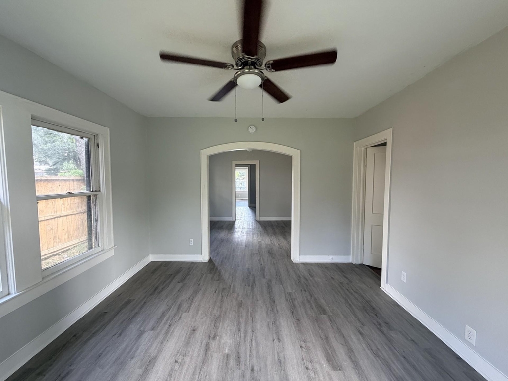 824 Curtin Street - Photo 4