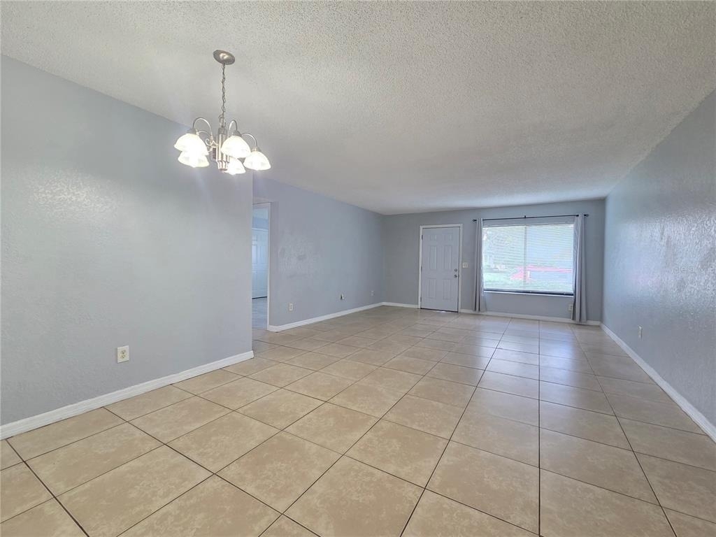 605 Northlake Boulevard - Photo 2
