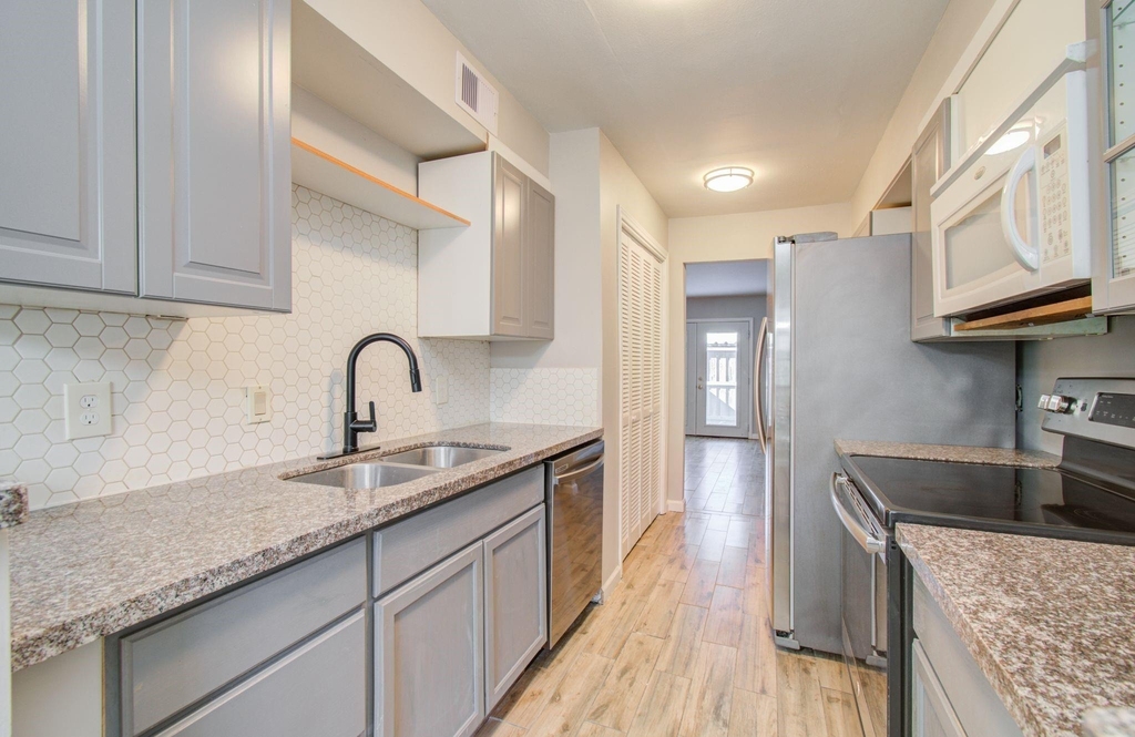 9495 Fondren Road - Photo 6