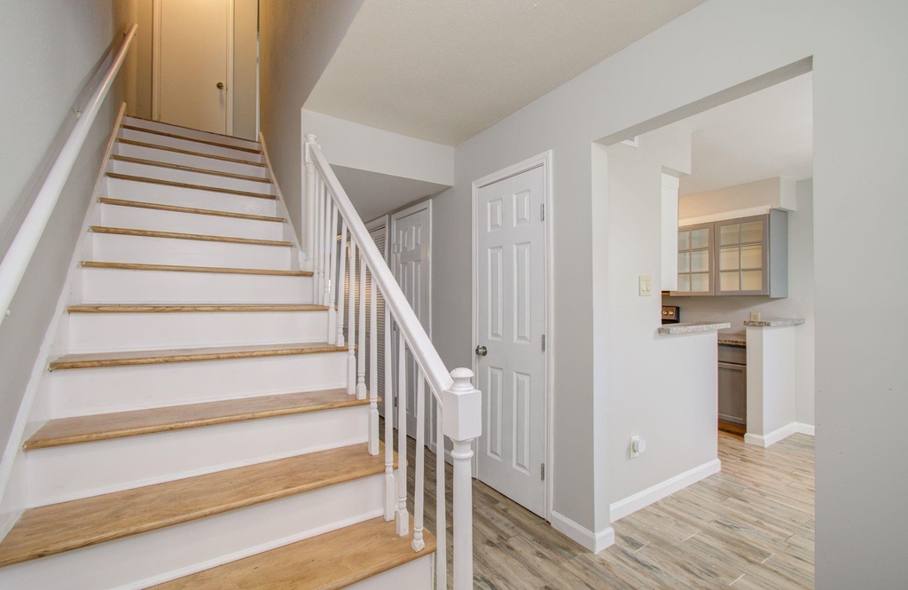 9495 Fondren Road - Photo 2
