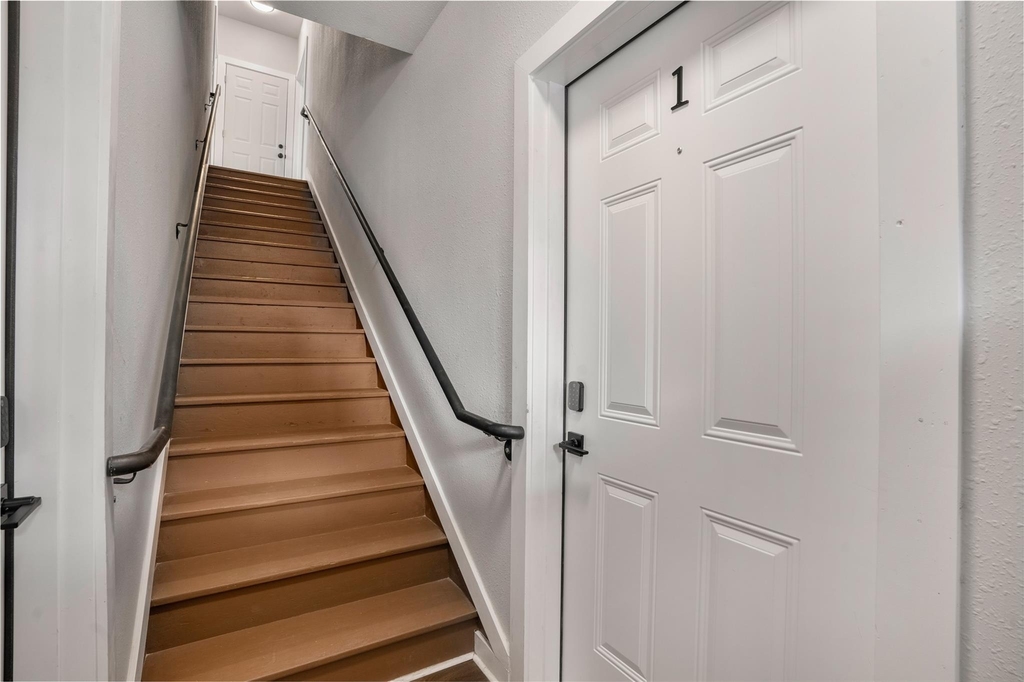 1115 Hogan Street - Photo 1