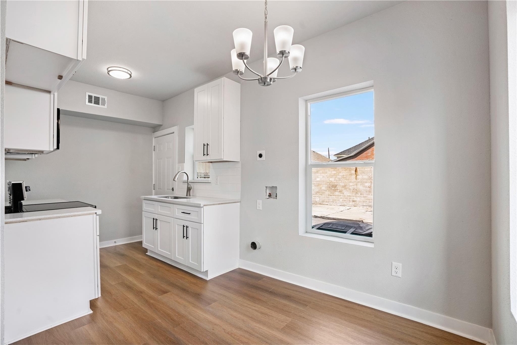 1115 Hogan Street - Photo 6