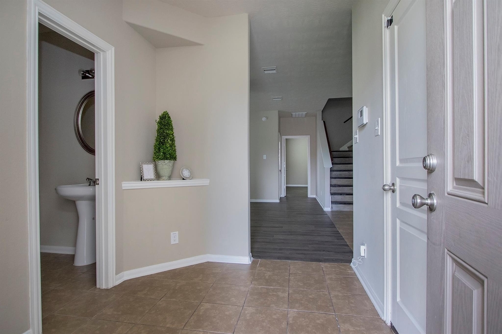 2209 Onyx Court - Photo 3