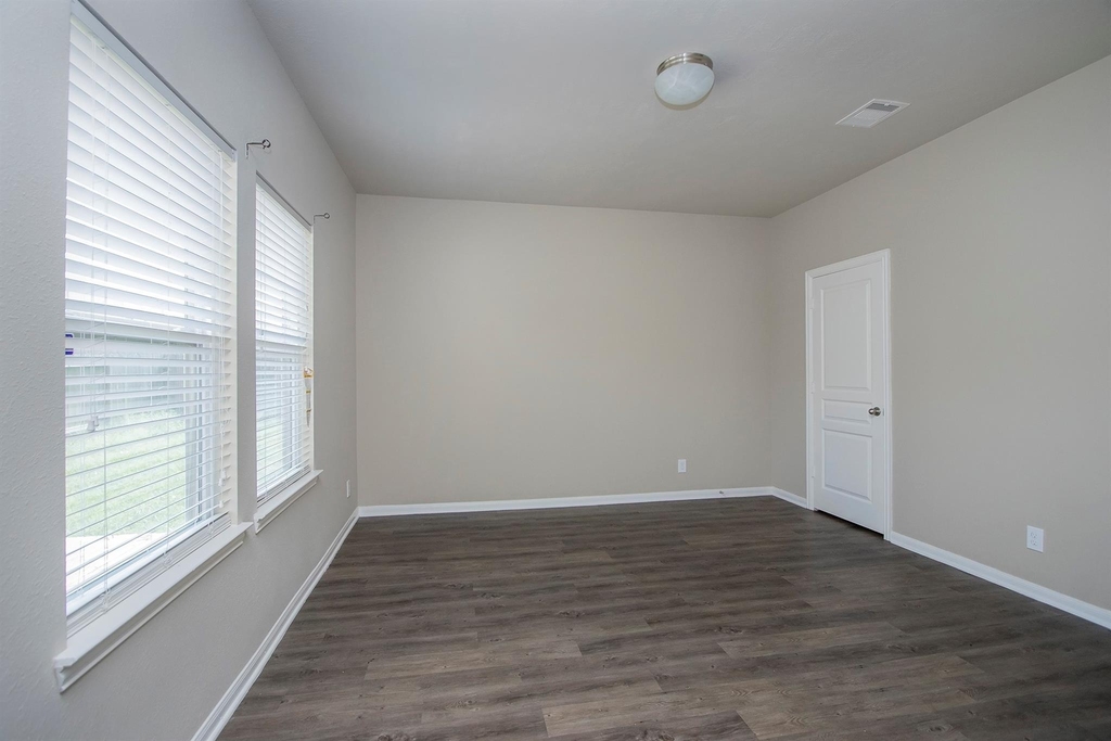 2209 Onyx Court - Photo 15