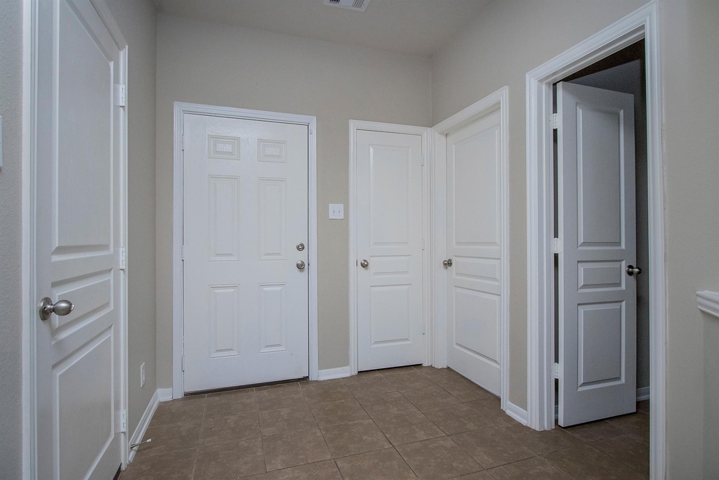 2209 Onyx Court - Photo 5