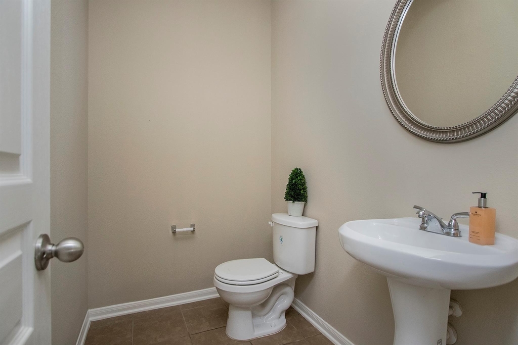 2209 Onyx Court - Photo 4