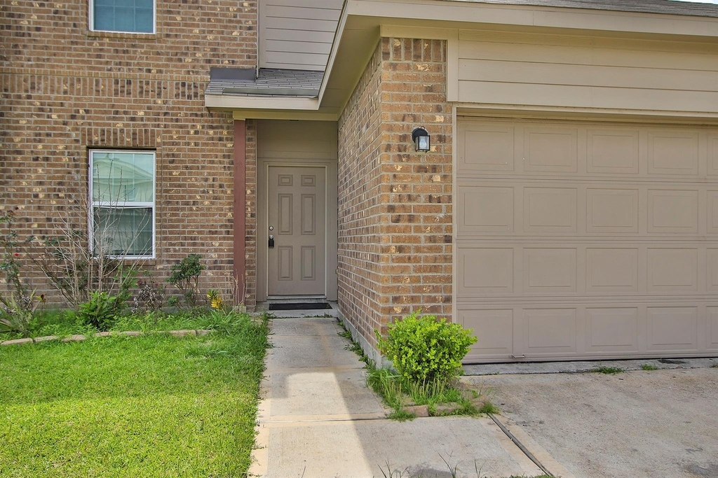 2209 Onyx Court - Photo 2