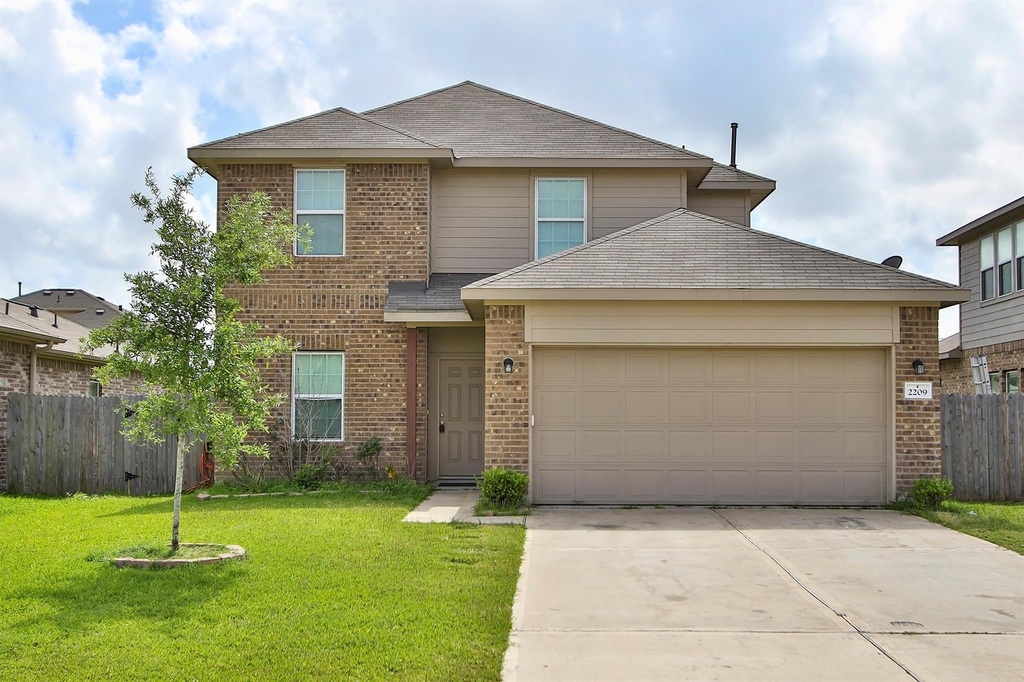 2209 Onyx Court - Photo 0