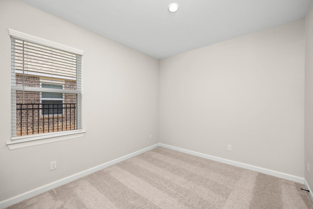 6015 Diamond Leaf Court - Photo 10