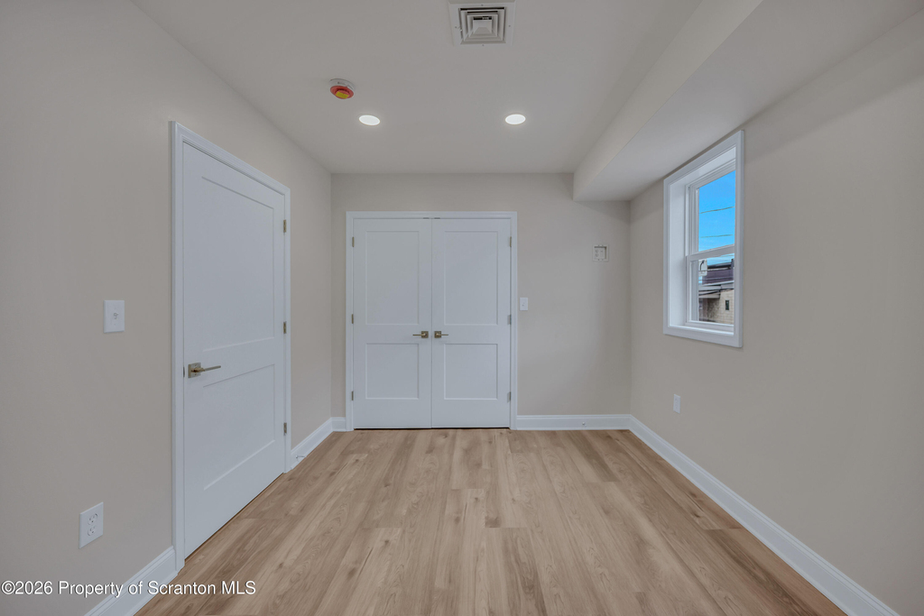 111 S Blakely Street - Photo 11